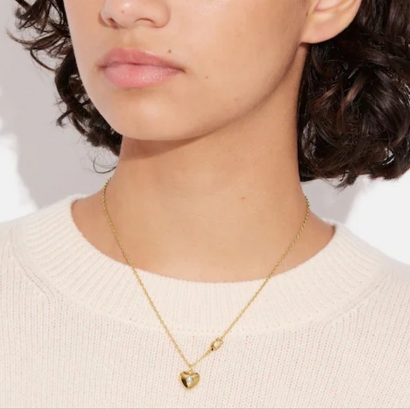 COACH GOLD HEART PENDANT NECKLACE - Picture 2 of 3